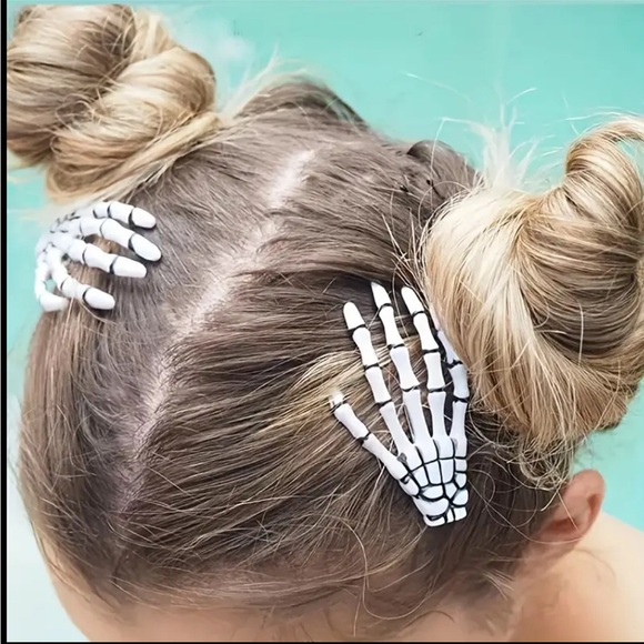 Skeleton Hand Hair Clips - Picture 1 of 7
